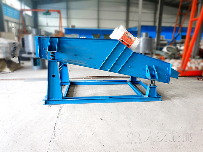 振動(dòng)脫水篩主要用于選煤，選礦等大型的篩選行業(yè)中。